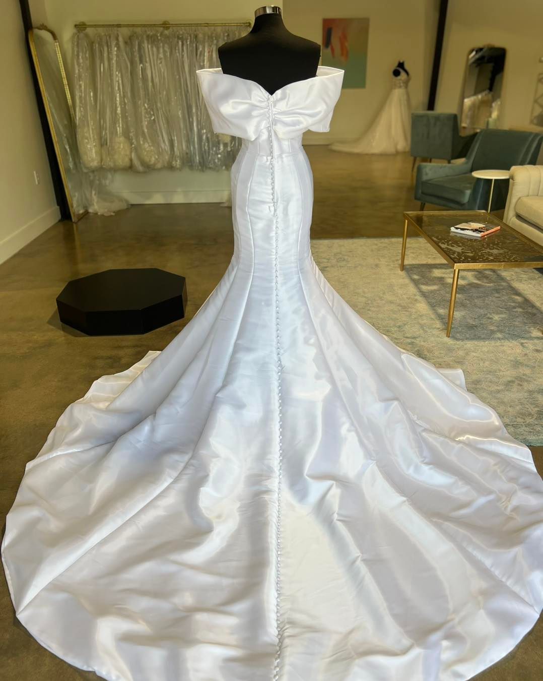 White Off-the-Shoulder Bow Trumpet Long Wedding Dress