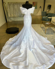 White Off-the-Shoulder Bow Trumpet Long Wedding Dress