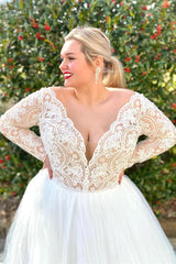 White Lace V-Neck Long Sleeve Backless Wedding Dress