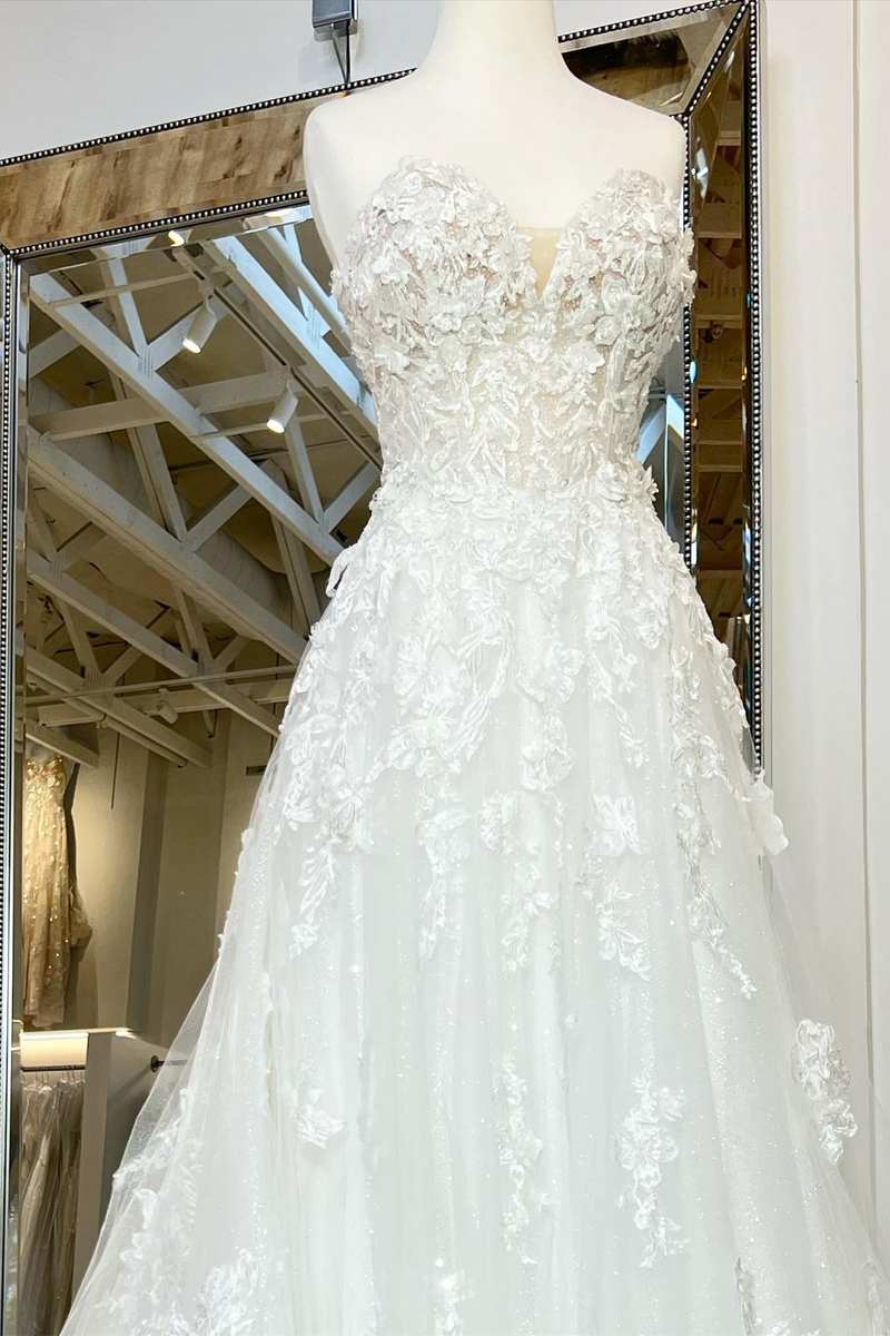 White Floral Applique Sweetheart Long Wedding Dress with Sweeping Train
