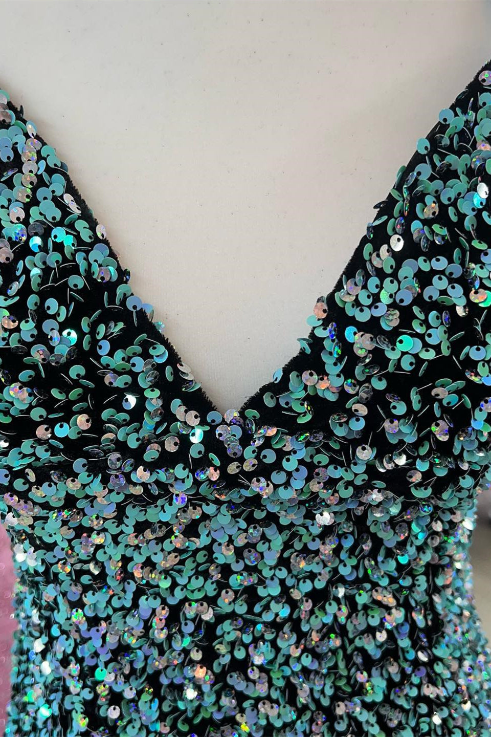 Green V-Neck Sequins Lace-Up Tight Homecoming Dress